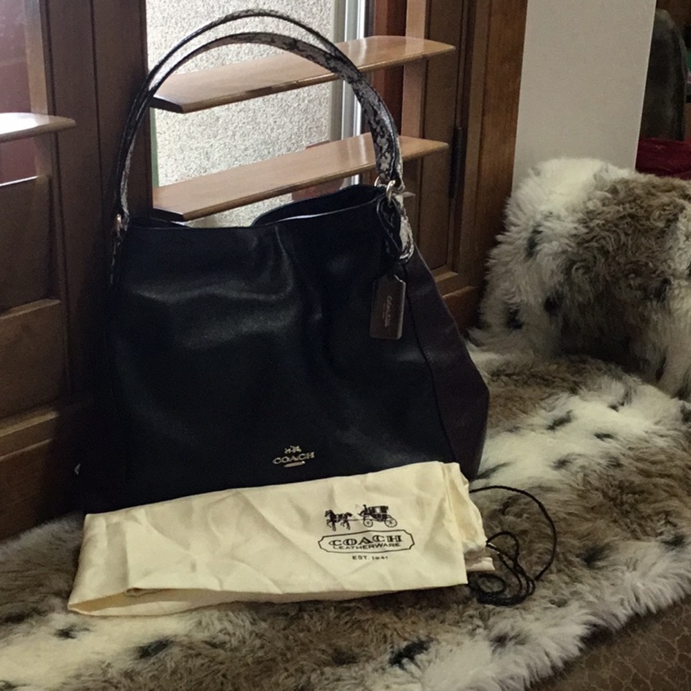Coach black leather shoulder bag
